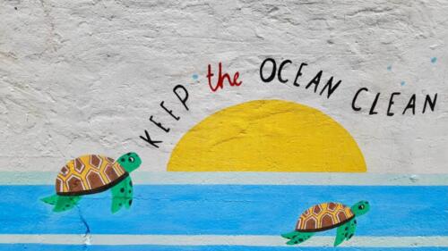 commissiona un murales a milano